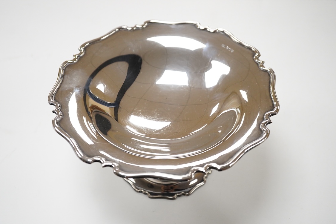 A George V silver comport, by Atkin Brothers, Sheffield, 1922, diameter 20.8cm, 12oz.